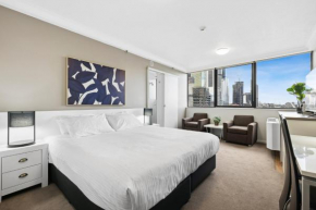 Central Brisbane Studio with Stunning River Views